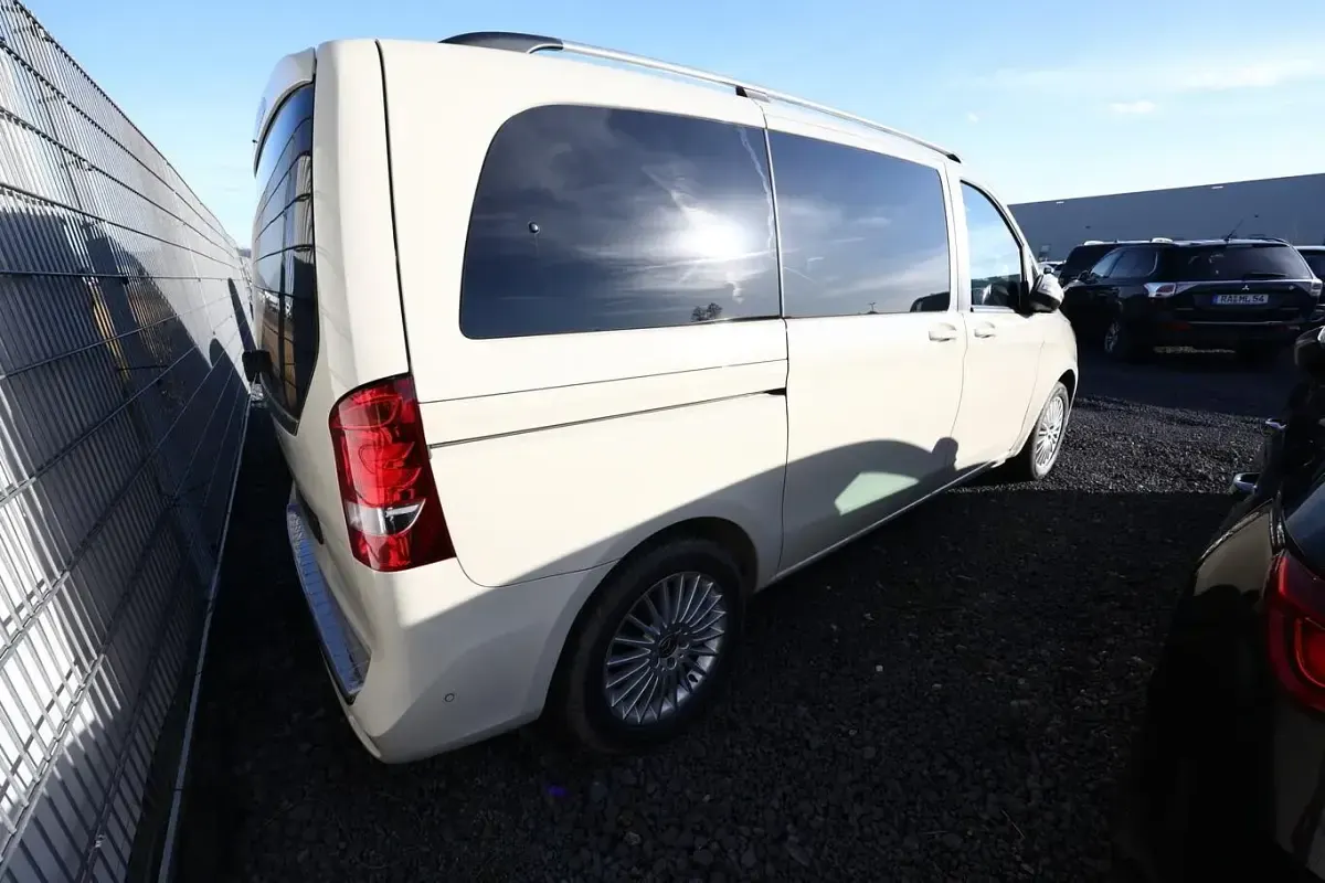 Gebraucht Mercedes V220 163 PS (119 kW) 2021 Kieselgrau Van / Kleinbus