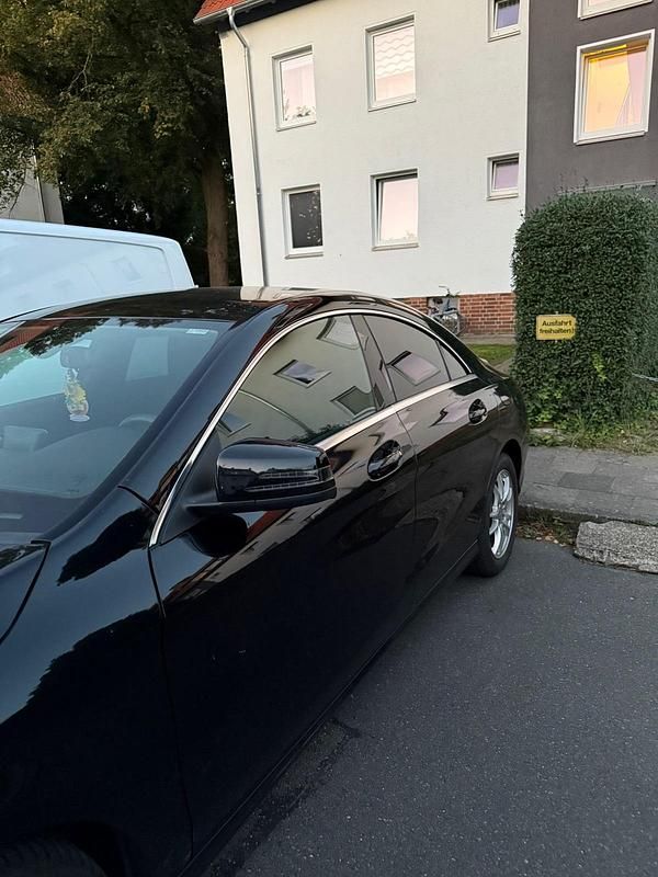 Schwarz Gebraucht 2013 Mercedes CLA200 Limousine | 13.000 € (Guter Preis) - Bild 1/4