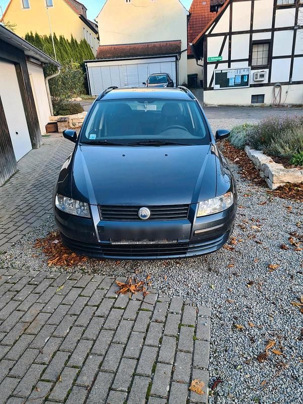Grau Gebraucht 2003 Fiat Stilo Kombi | 1.349 € (Fairer Preis) - Bild 1/4