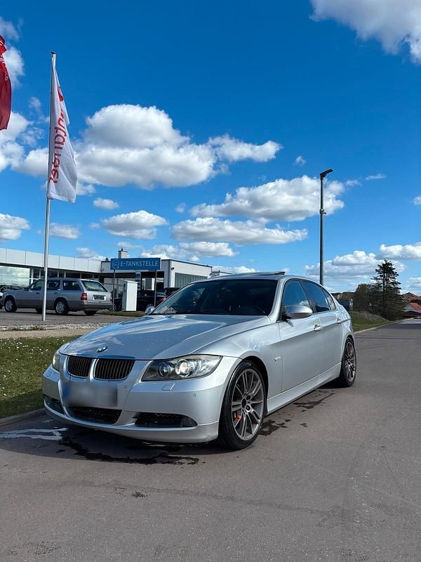 Gebraucht BMW 325 214 PS (157 kW) 2005 Silber Limousine