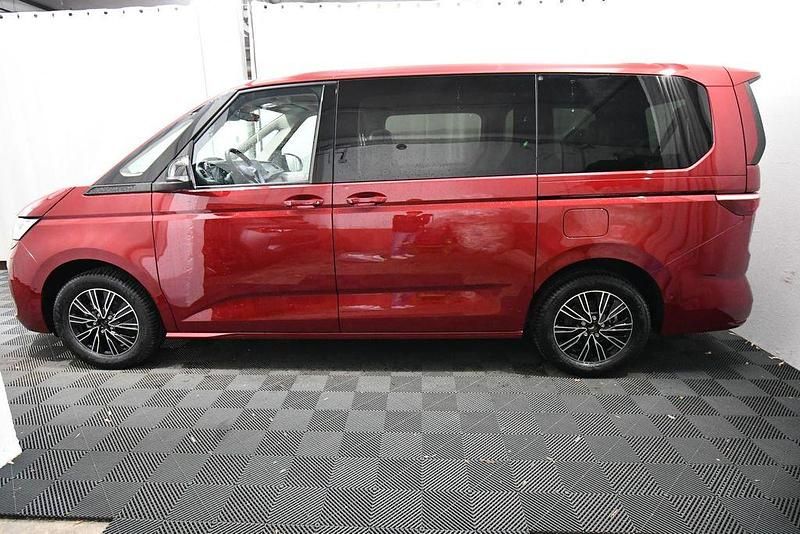 Neu VW Multivan 150 PS (110 kW) 2026 Rot Van