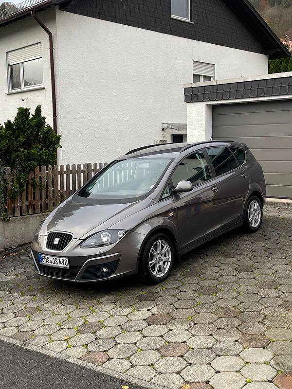 Braun Gebraucht 2014 Seat Altea XL Van / Kleinbus | 6.490 € (Teuer) - Bild 1/4
