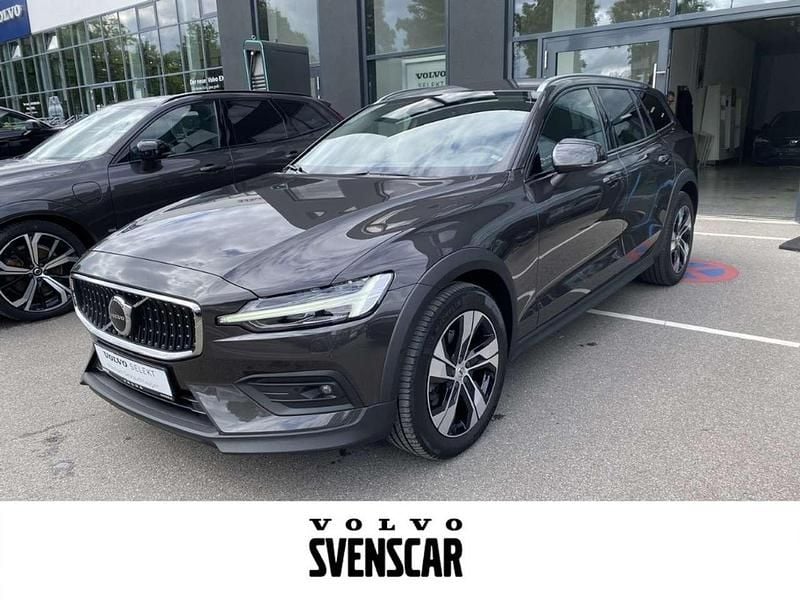 Grau Gebraucht 2023 Volvo V60 CC Plus Kombi | 36.490 € (Fairer Preis) - Bild 1/4