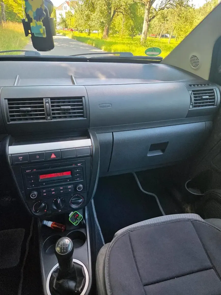 Gebraucht VW Fox 54 PS (39 kW) 2006 Silber Kleinwagen