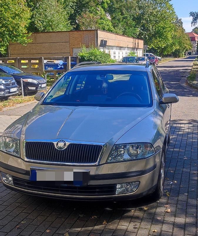 Gold Gebraucht 2005 Skoda Octavia Kombi | 3.750 € (Etwas zu teuer) - Bild 1/4