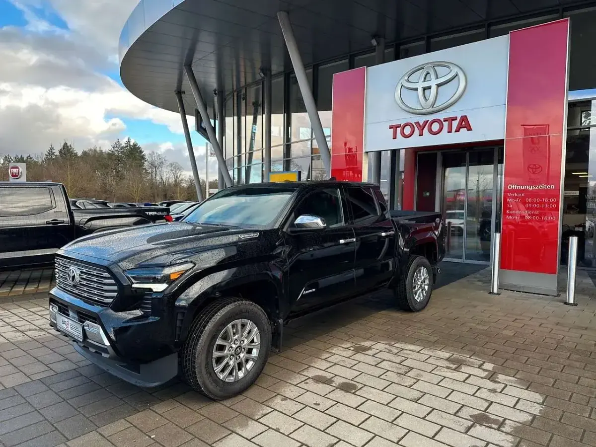 Gebraucht Toyota Tacoma SR5 330 PS (242 kW) 2025 Schwarz met. Pickup