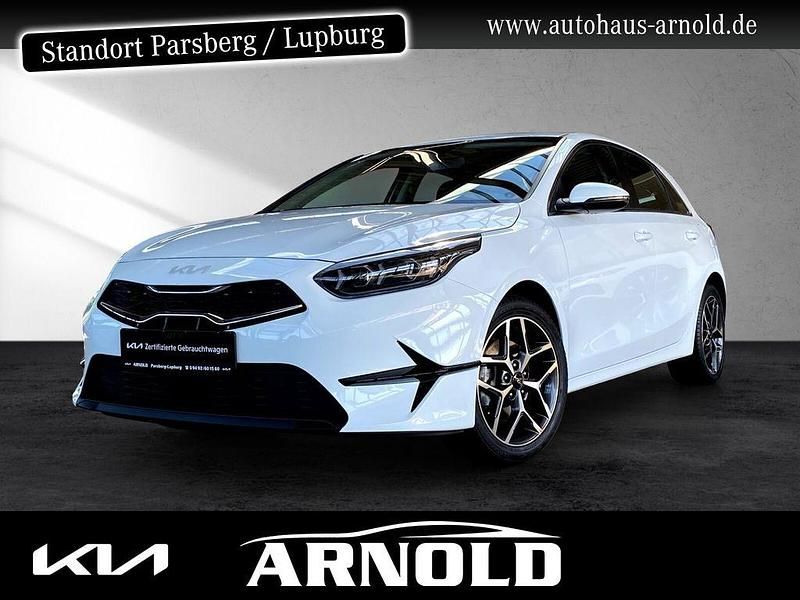 Weiß (cararraweiss) Gebraucht 2024 Kia Ceed Spirit Limousine | 21.970 € (Superpreis) - Bild 1/4