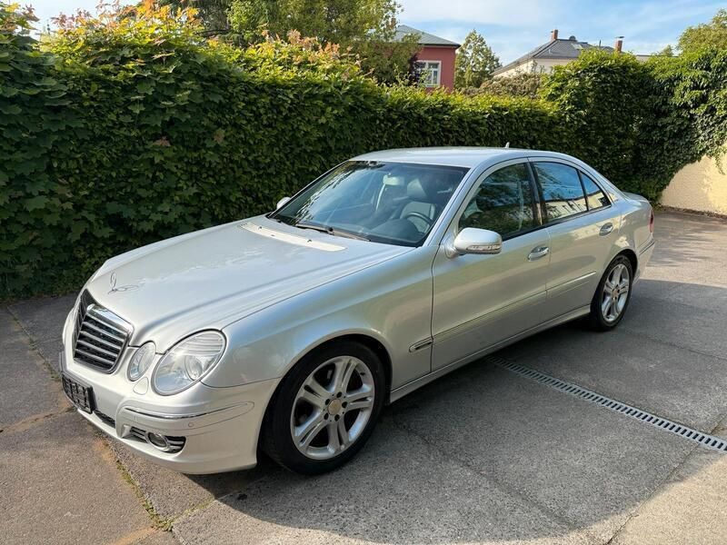 Silber Gebraucht 2007 Mercedes E200 Limousine | 4.700 € (Fairer Preis) - Bild 1/4