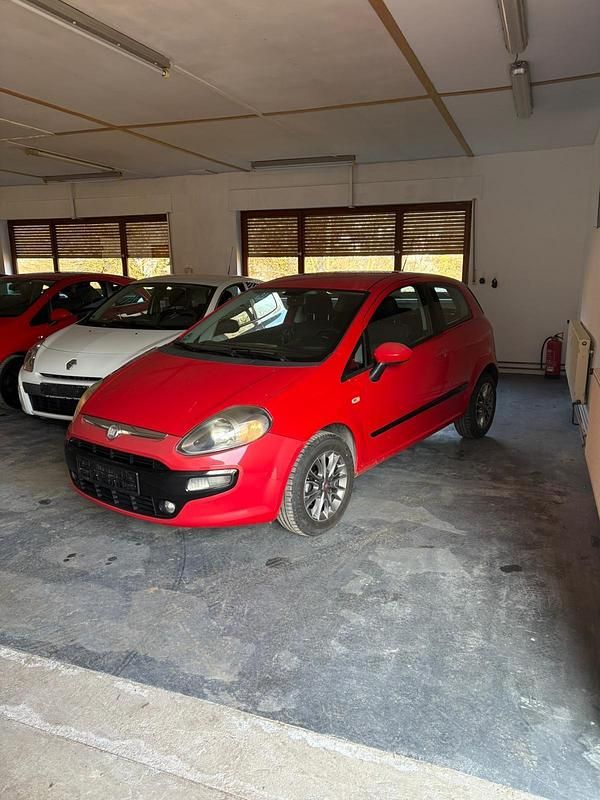 Gebraucht Fiat Punto 77 PS (56 kW) 2011 Rot Kleinwagen