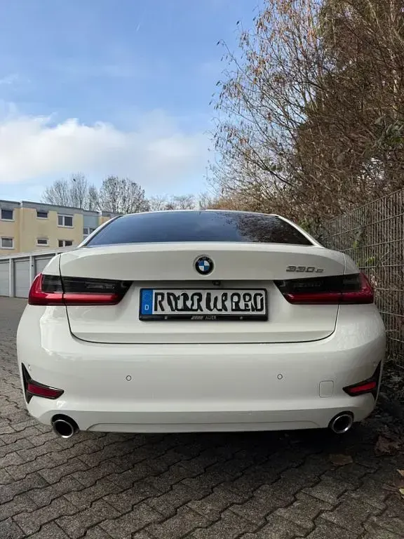 Używany BMW 330e Advantage 292 KM (214 kW) 2019 Biały Sedan/Limuzyna