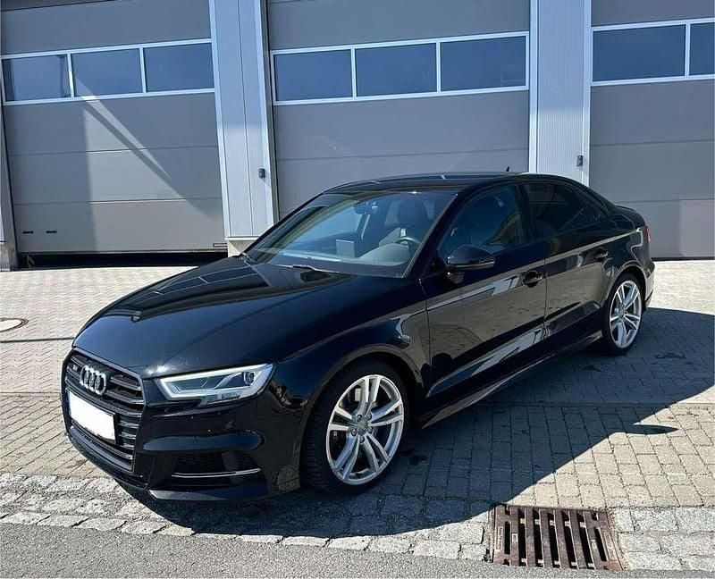 Schwarz Gebraucht 2018 Audi S3 Limousine | 26.500 € (Superpreis) - Bild 1/4