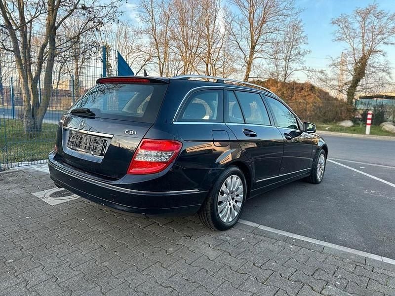 Gebraucht Mercedes C200 136 PS (100 kW) 2010 Blau Kombi