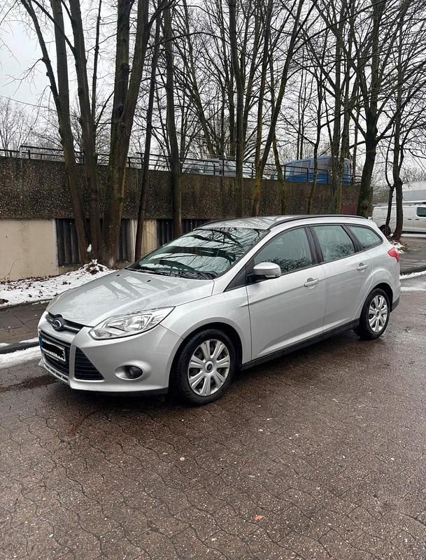 Silber Gebraucht 2014 Ford Focus Kombi | 4.900 € (Fairer Preis) - Bild 1/4