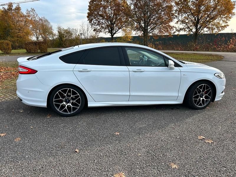 Gebraucht Ford Mondeo 240 PS (176 kW) 2017 Weiß Limousine