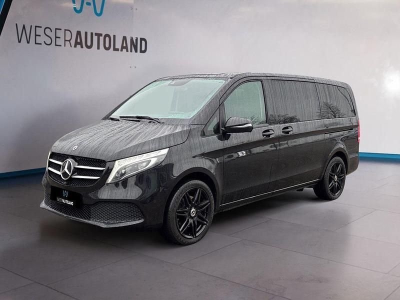 Obsidianschwarz metallic Gebraucht 2021 Mercedes V300 Avantgarde Edition Van / Kleinbus | 54.900 € (Guter Preis) - Bild 1/4
