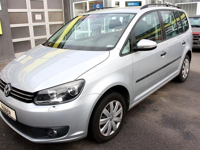 Gebraucht VW Touran Comfortline 140 PS (102 kW) 2013 Silber Van / Kleinbus