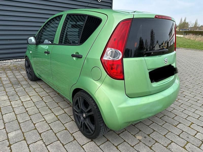 Gebraucht Suzuki Splash 65 PS (47 kW) 2011 Grün Kleinwagen