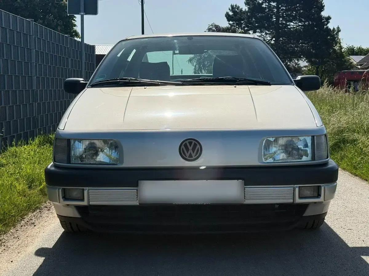 Gebraucht VW Passat 116 PS (85 kW) 1991 Silber Limousine