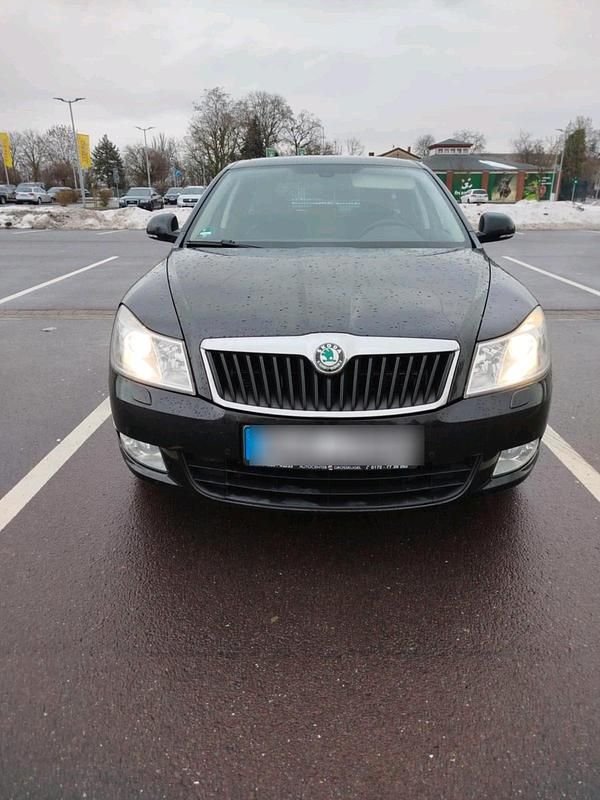 Schwarz Gebraucht 2011 Skoda Octavia Kombi | 4.700 € (Etwas zu teuer) - Bild 1/4