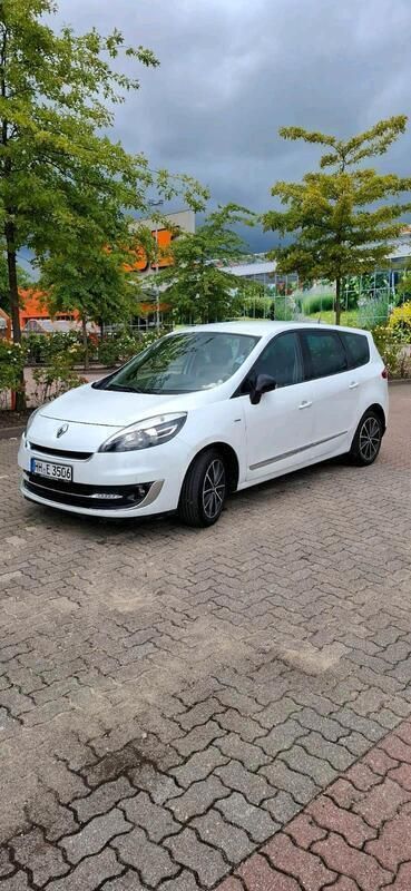 Weiß Gebraucht 2012 Renault Grand Scénic III Bose Edition Van / Kleinbus | 5.250 € (Guter Preis) - Bild 1/4