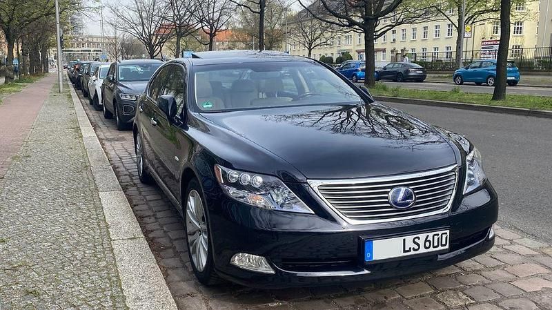 Blau Gebraucht 2007 Lexus LS600h Limousine | 18.990 € - Bild 1/4