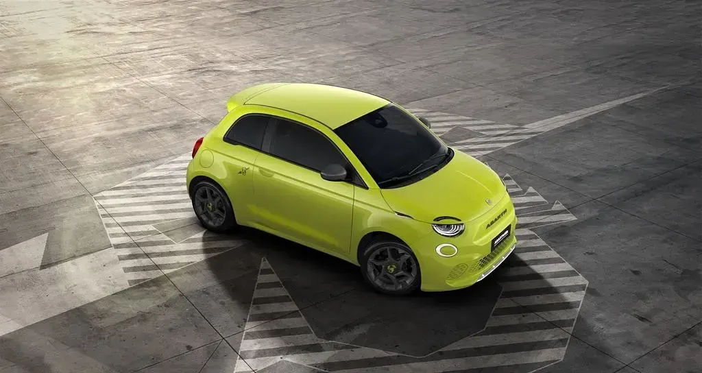 Neu Abarth 500e 114 kW (155 PS) 2026 Grün Kleinwagen
