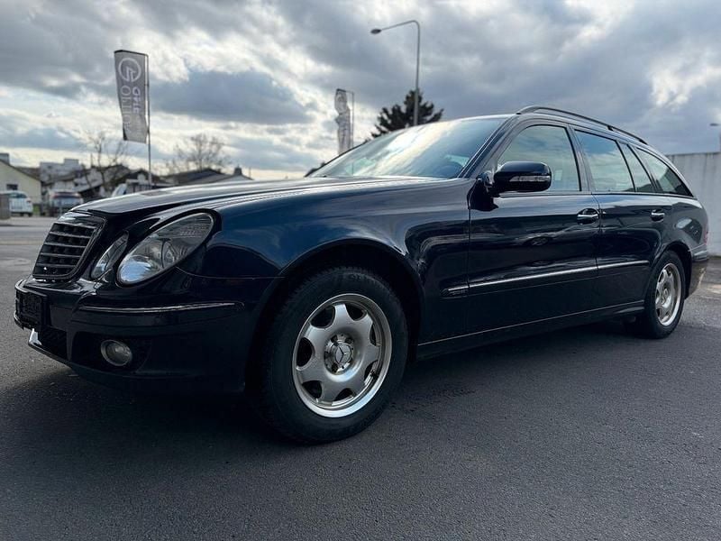Second-hand Mercedes E220 170 CP (125 kW) 2008 Albastru Berlinǎ