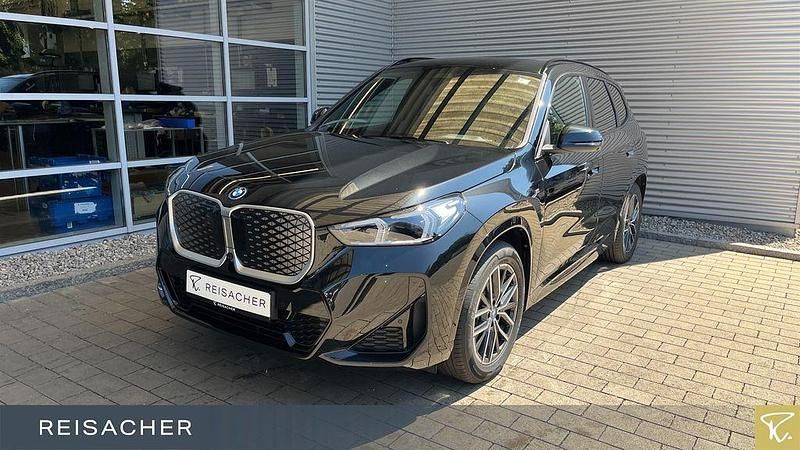 Schwarz Neu 2025 BMW iX1 Performance SUV | 54.900 € (Fairer Preis) - Bild 1/4