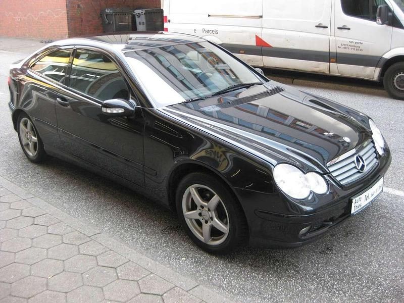 Gebraucht Mercedes C180 143 PS (105 kW) 2002 Obsidianschwarz  metalliclack Coupé