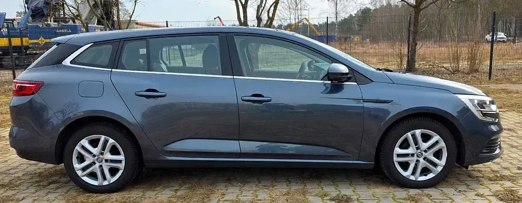 Używany Renault Mégane Life 101 KM (74 kW) 2017 Szary Sedan/Limuzyna