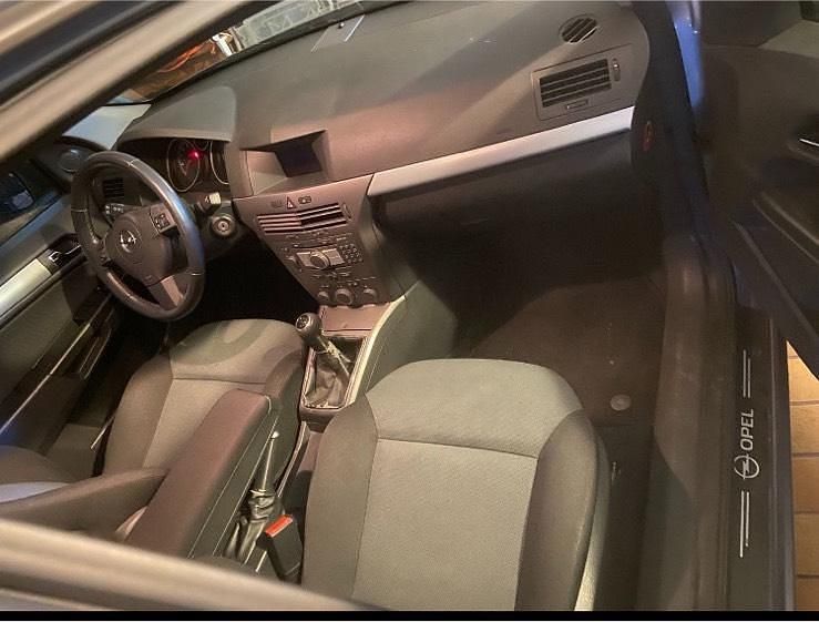 Gebraucht Opel Astra Edition 125 PS (91 kW) 2005 Grau Kombi
