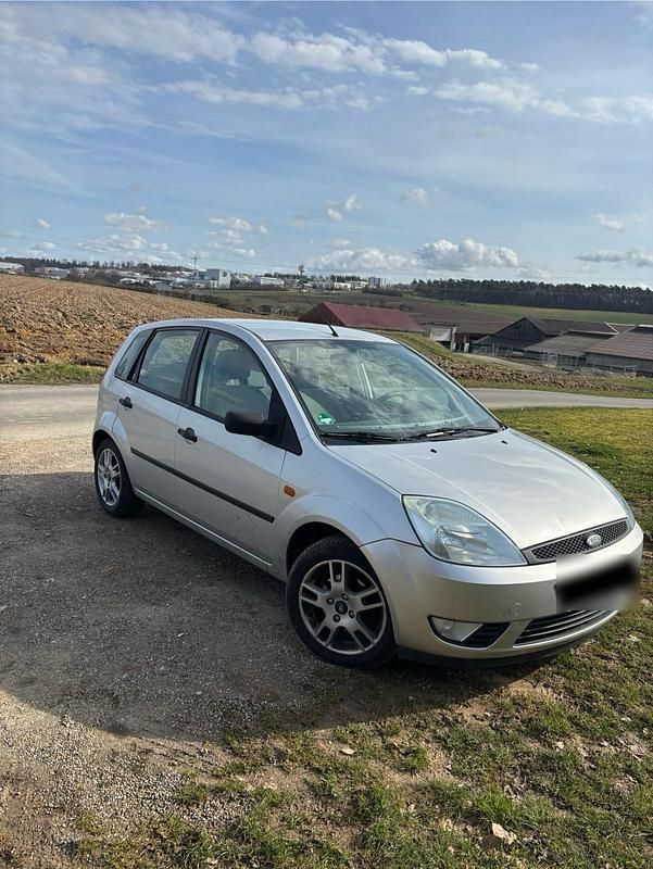 Gebraucht Ford Fiesta 101 PS (74 kW) 2005 Silber Kleinwagen