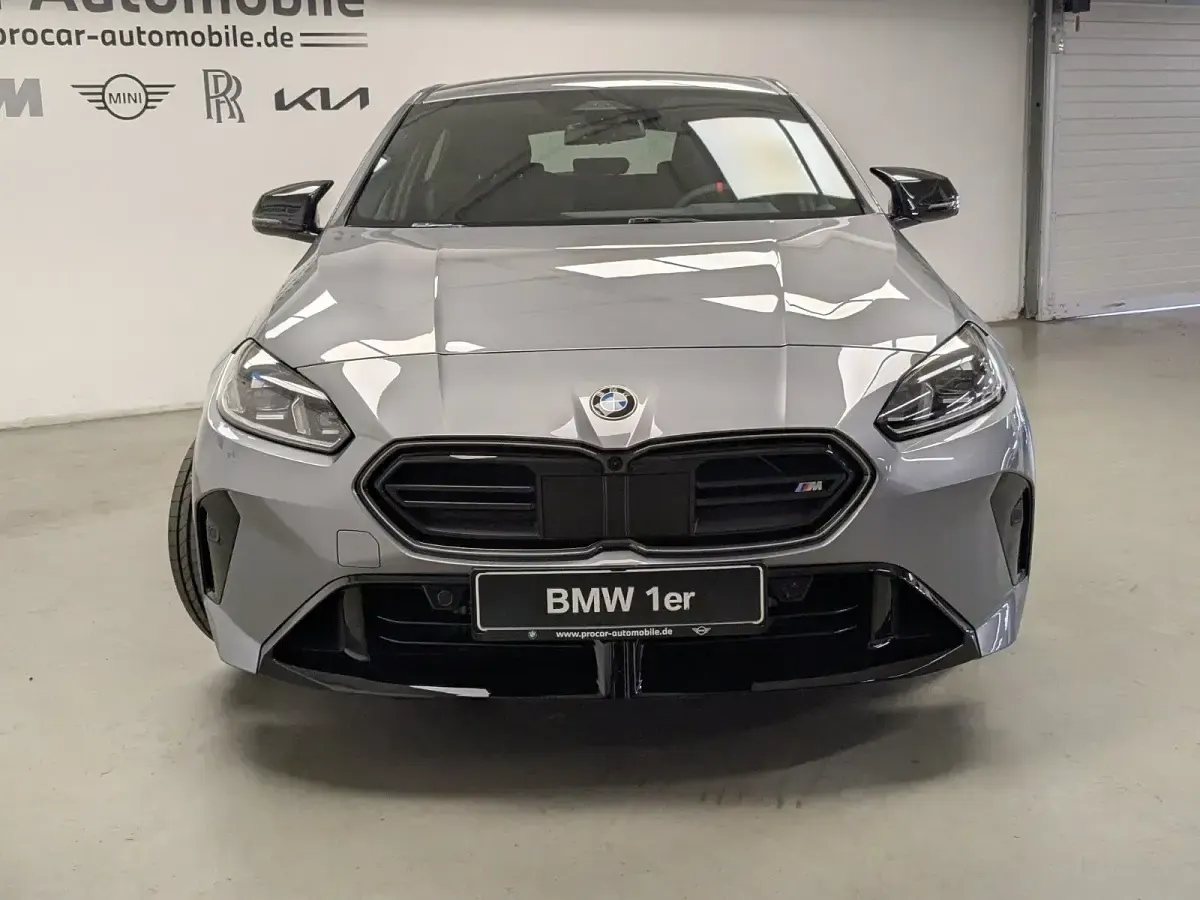 Neu BMW M135 M Sport 300 PS (220 kW) 2026 Silber Kleinwagen