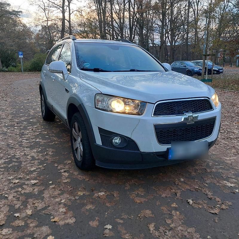 Weiß Gebraucht 2012 Chevrolet Captiva SUV | 5.300 € (Fairer Preis) - Bild 1/4