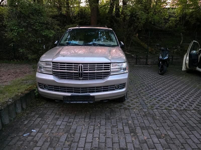 Grau Gebraucht 2007 Lincoln Navigator SUV | 10.500 € (Fairer Preis) - Bild 1/4