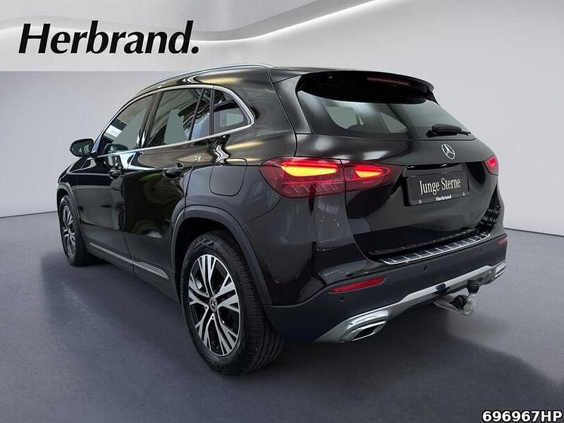 Gebraucht Mercedes GLA200 Progressive 163 PS (119 kW) 2024 Metalliclack kosmosschwarz SUV