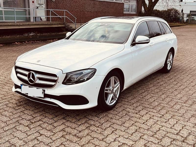 Gebraucht Mercedes E220 194 PS (142 kW) 2017 Weiß Limousine