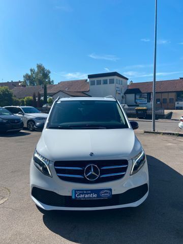 Weiß Gebraucht 2020 Mercedes E250 Edition Van / Kleinbus | 41.900 € - Bild 1/4