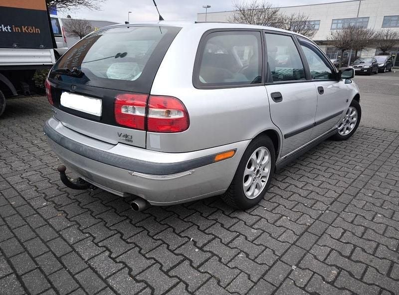 Gebraucht Volvo V40 118 PS (86 kW) 2002 Silber Kombi