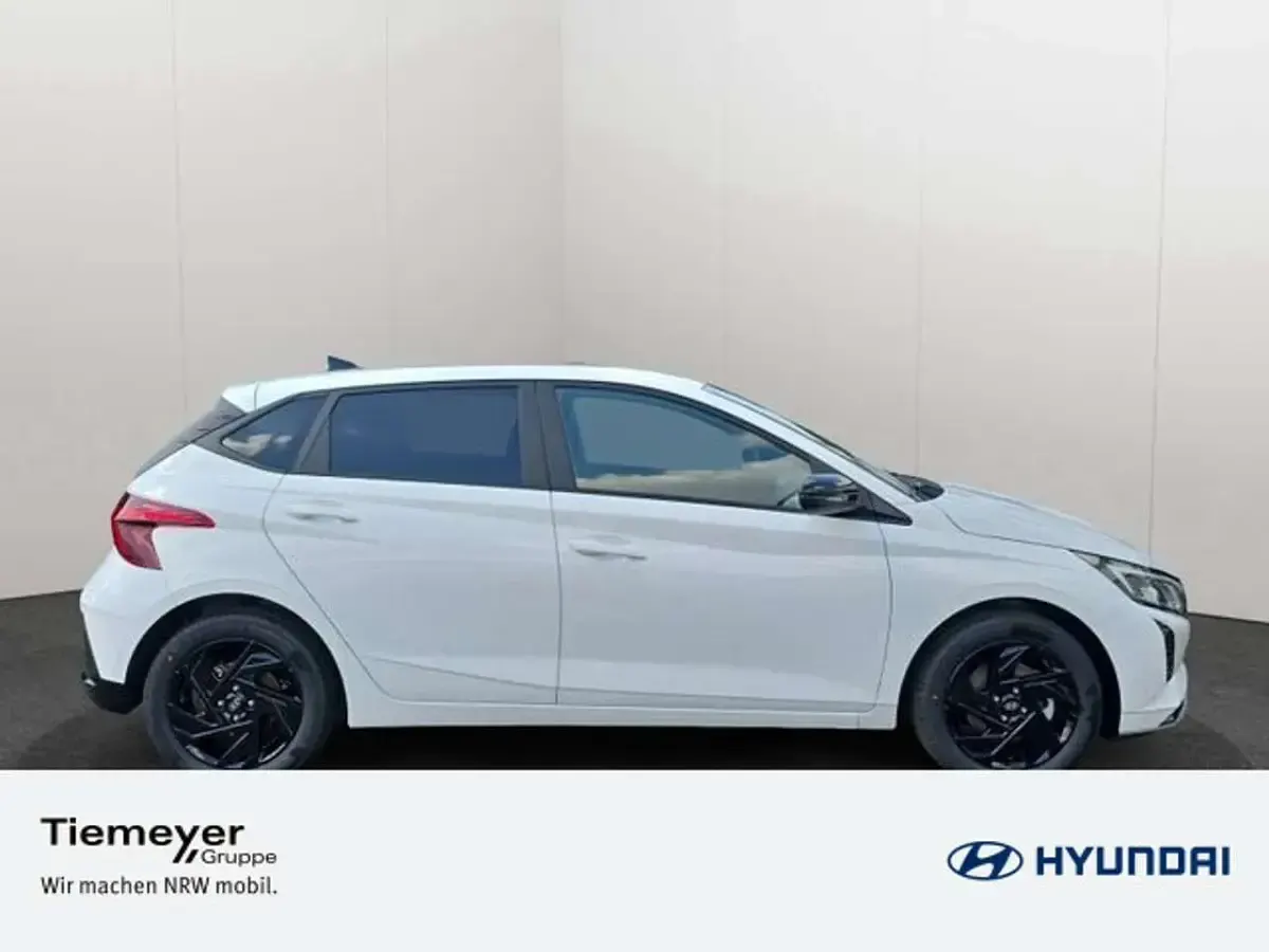 Neu Hyundai i20 Blackline 90 PS (66 kW) 2025 Weiß Kleinwagen