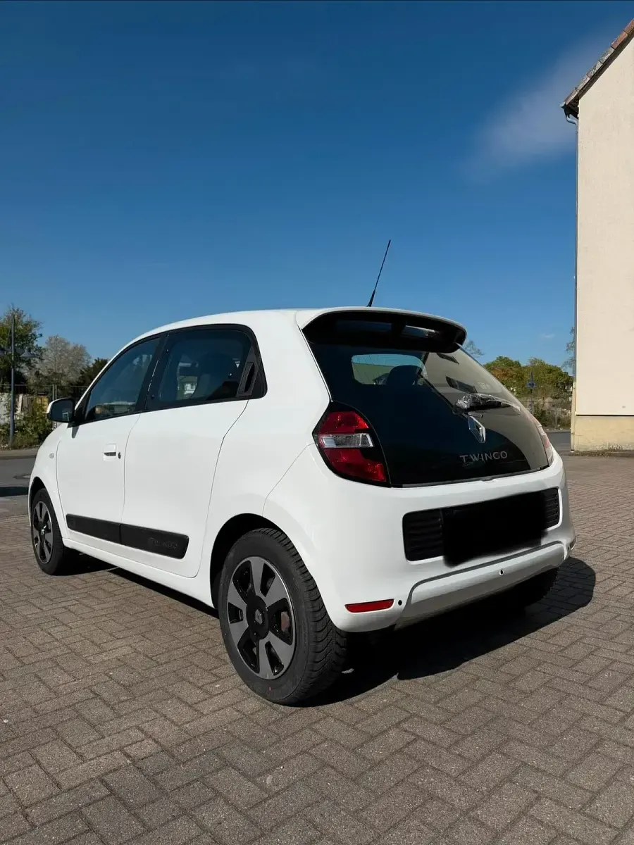 Second-hand Renault Twingo 71 CP (52 kW) 2015 Alb Hatchback