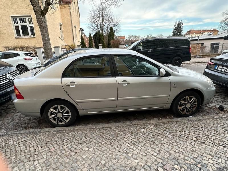 Gebraucht Toyota Corolla 110 PS (80 kW) 2004 Silber Limousine