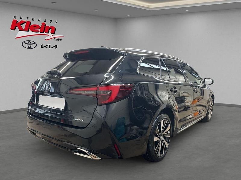 Neu Toyota Corolla 141 PS (103 kW) 2025 Schwarz Kombi