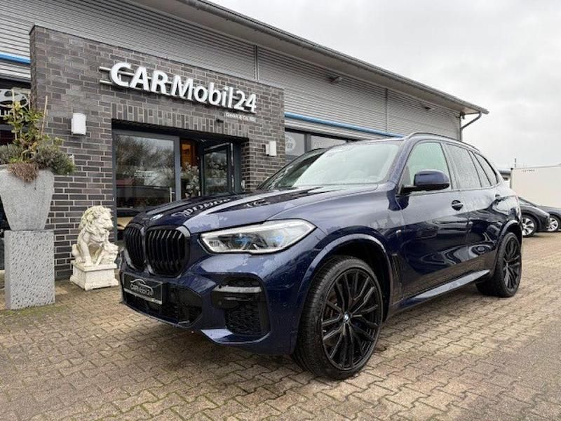 Tansanitblau (metallic) Gebraucht 2021 BMW X5 M50 SUV | 57.699 € (Fairer Preis) - Bild 1/4