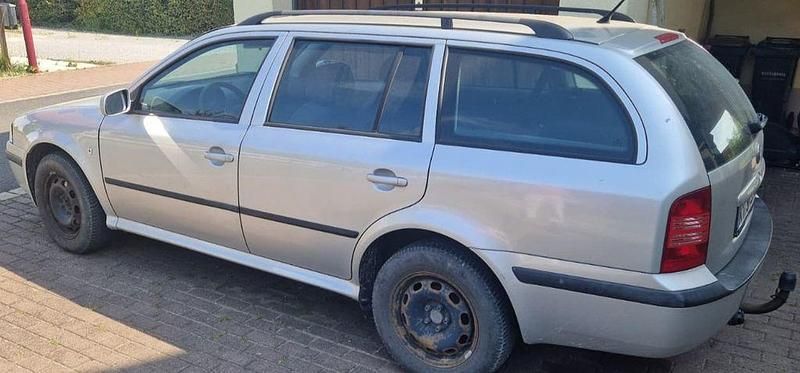 Grau Gebraucht 2003 Skoda Octavia Kombi | 600 € (Superpreis) - Bild 1/4
