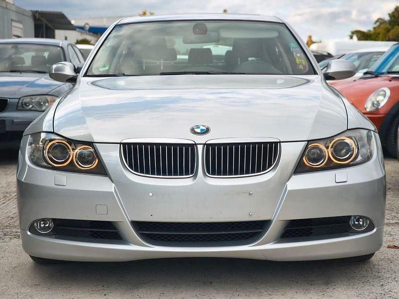 Silber Gebraucht 2006 BMW 325 Limousine | 8.499 € (Fairer Preis) - Bild 1/4