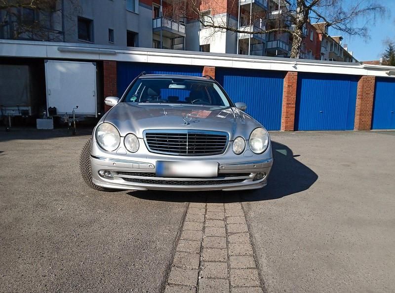Gebraucht Mercedes E220 Avantgarde 150 PS (110 kW) 2005 Silber Kombi