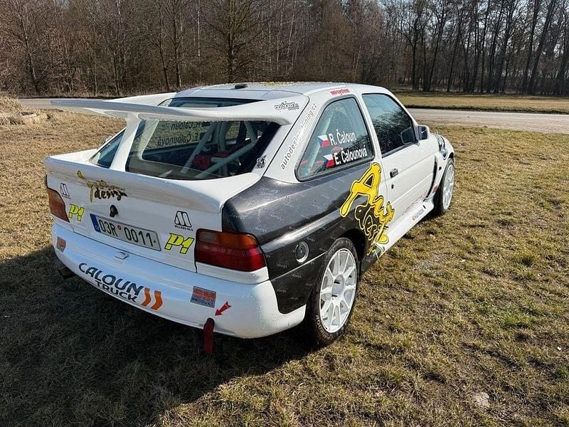 Gebraucht Ford Escort 290 PS (213 kW) 1993 Weiß Limousine