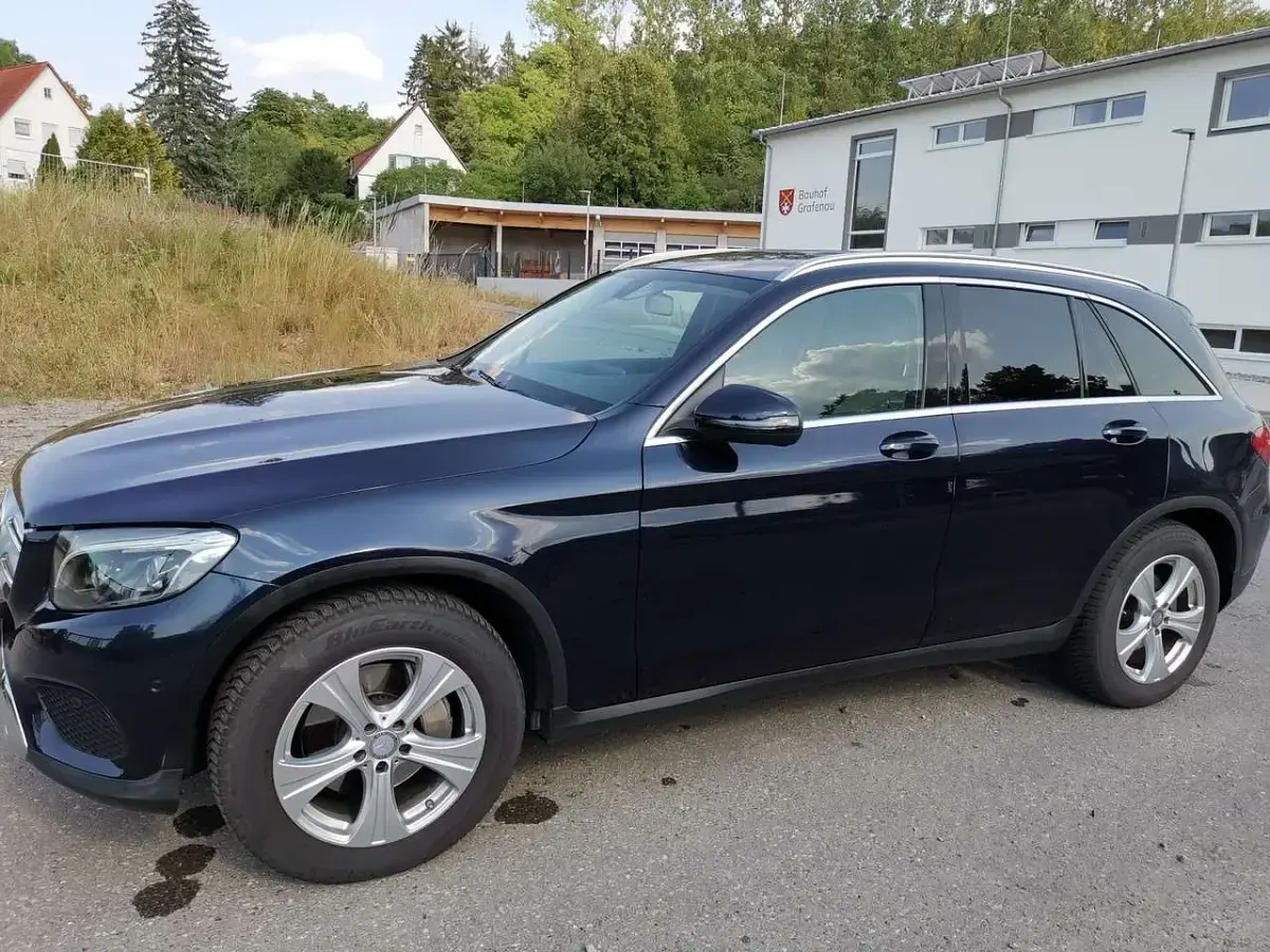 Gebraucht Mercedes GLC250 204 PS (150 kW) 2015 Cavansitblau  metalliclack SUV