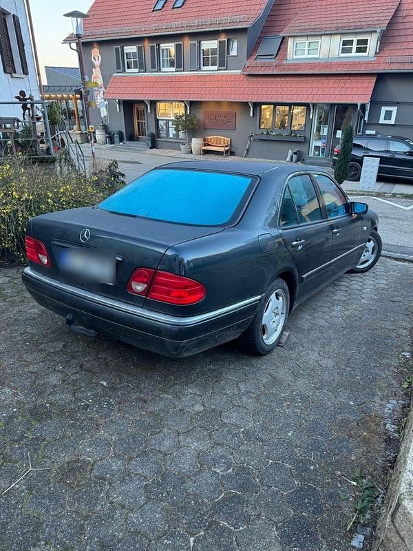 Gebraucht Mercedes E320 Avantgarde 220 PS (161 kW) 1996 Schwarz Limousine